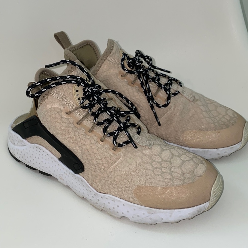 Nike Huarache Sneakers Size 7.5